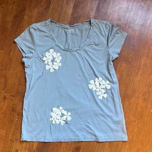 Garnett Hill flower tee - size Medium